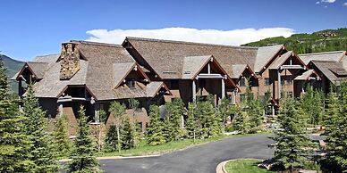 Bearpaw D1 4 Bedroom Condo by RedAwning