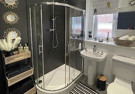 Stylish Scottish House With Garden and Parking