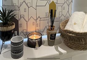 Stylish Scottish House With Garden and Parking