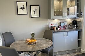 Stylish Scottish House With Garden and Parking