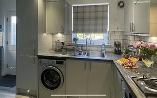 Stylish Scottish House With Garden and Parking