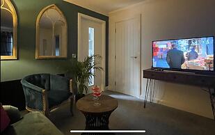 Stylish Scottish House With Garden and Parking