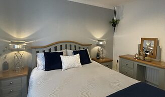 Stylish Scottish House With Garden and Parking