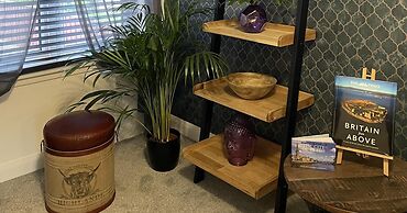 Stylish Scottish House With Garden and Parking