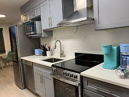 A Lovely Studio with Full Kitchen & AC