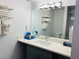 A Lovely Studio with Full Kitchen & AC