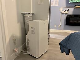 A Lovely Studio with Full Kitchen & AC