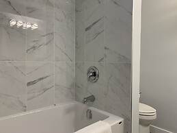 A Lovely Studio with Full Kitchen & AC