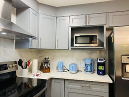 Lovely 1-Bedroom Condo with AC & Kitchen