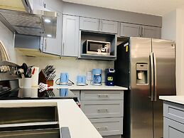 Lovely 1-Bedroom Condo with AC & Kitchen