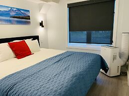 Lovely 1-Bedroom Condo with AC & Kitchen