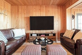 Fontana by Avantstay Gorgeous Mountain Cabin w/ Views, Hot Tub & Game 