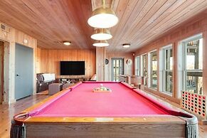 Fontana by Avantstay Gorgeous Mountain Cabin w/ Views, Hot Tub & Game 