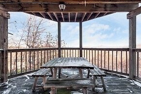 Fontana by Avantstay Gorgeous Mountain Cabin w/ Views, Hot Tub & Game 