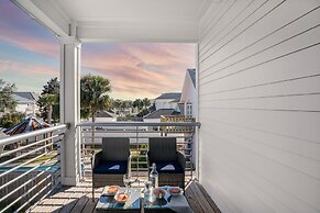 Lyle by Avantstay Chic Beach House w/ Pool & Hot Tub Walking Distance 