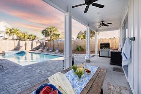 Lyle by Avantstay Chic Beach House w/ Pool & Hot Tub Walking Distance 