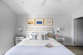 Lyle by Avantstay Chic Beach House w/ Pool & Hot Tub Walking Distance 