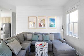 Lyle by Avantstay Chic Beach House w/ Pool & Hot Tub Walking Distance 