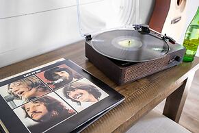 Lyle by Avantstay Chic Beach House w/ Pool & Hot Tub Walking Distance 