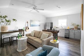 Lyle by Avantstay Chic Beach House w/ Pool & Hot Tub Walking Distance 