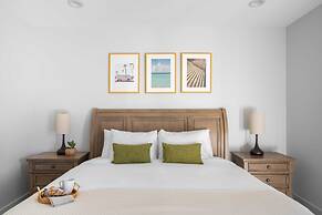 Lyle by Avantstay Chic Beach House w/ Pool & Hot Tub Walking Distance 