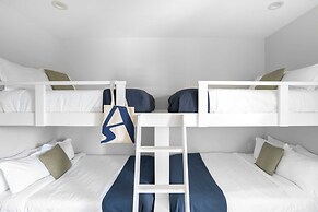 Lyle by Avantstay Chic Beach House w/ Pool & Hot Tub Walking Distance 