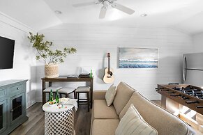 Lyle by Avantstay Chic Beach House w/ Pool & Hot Tub Walking Distance 