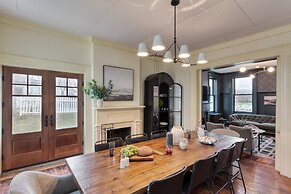 Elliot by Avantstay Historic Character Home in Great Location!