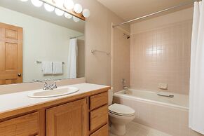 Riverside Condos D01 by Avantstay Condo Close To Downtown, Town Park &