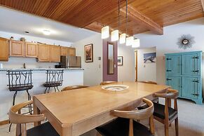 Riverside Condos D01 by Avantstay Condo Close To Downtown, Town Park &