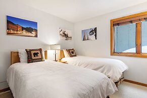 Riverside Condos D01 by Avantstay Condo Close To Downtown, Town Park &