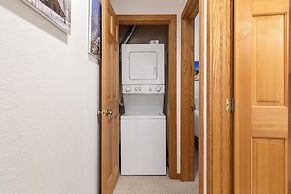 Riverside Condos D01 by Avantstay Condo Close To Downtown, Town Park &