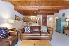 Riverside Condos D01 by Avantstay Condo Close To Downtown, Town Park &