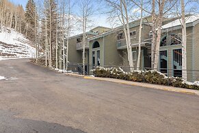 Riverside Condos D01 by Avantstay Condo Close To Downtown, Town Park &