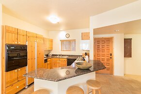 Westermere 311 by Avantstay Gorgeous Condo In Great Location!