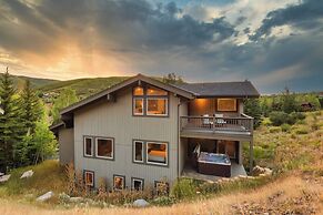Mason by Avantstay Sleeps 16! Modern Mountain Escape w/ Hot Tub