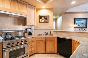 Centrum 302 by Avantstay Gorgeous Condo w/ Great Views & Steps Away Fr