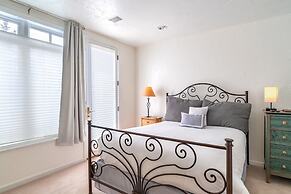 Centrum 302 by Avantstay Gorgeous Condo w/ Great Views & Steps Away Fr