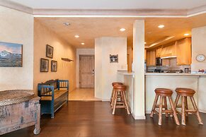 Centrum 302 by Avantstay Gorgeous Condo w/ Great Views & Steps Away Fr