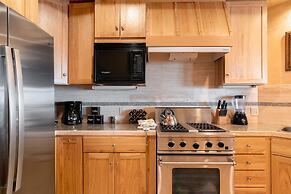 Centrum 302 by Avantstay Gorgeous Condo w/ Great Views & Steps Away Fr