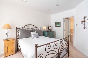 Centrum 302 by Avantstay Gorgeous Condo w/ Great Views & Steps Away Fr