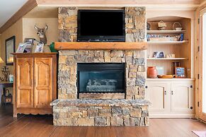 Centrum 302 by Avantstay Gorgeous Condo w/ Great Views & Steps Away Fr