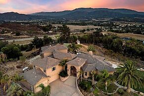 Sangiovese By Avantstay Spectacular Estate w/ Pool, Hot Tub & Putting