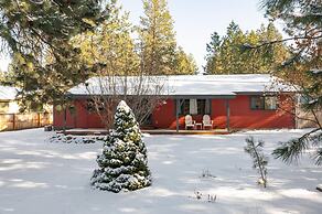 Quiet River Bend Cabin by Avantstay 35 Mins to Mt Bachelor 10 Mins to 