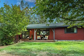 Quiet River Bend Cabin by Avantstay 35 Mins to Mt Bachelor 10 Mins to 