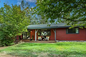 Quiet River Bend Cabin by Avantstay 35 Mins to Mt Bachelor 10 Mins to 