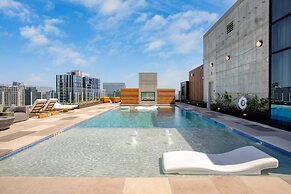 Majestic by Avantstay Brand New Condo in Austin w/ Amazing Amenities!