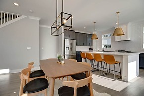 Ryman by Avantstay Centrally Located Townhouse w/ Stylish Interior & P