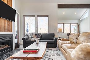 Quicksilver by Avantstay Park City Town House in Great Location!