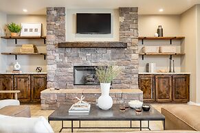 Gambel by Avantstayjtree Escape w/ Entertainers Yard, & Firepit, 3000s